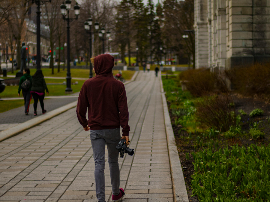 Análisis de la Sudadera Zadig and Voltaire Amarilla para Mujer: ¡Elegancia y estilo en una prenda imprescindible!