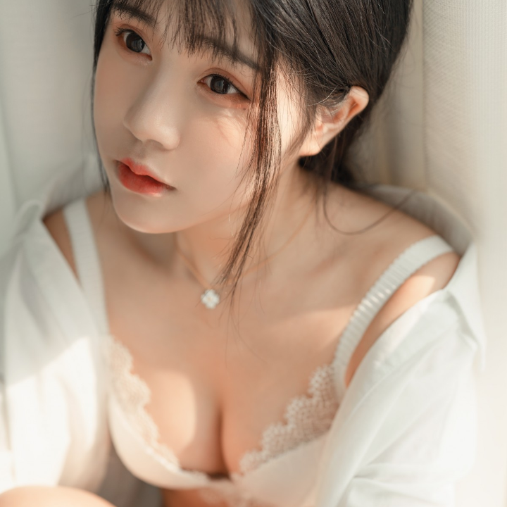 analisis de la camiseta ibicenca para mujer estilo y comodidad en una prenda veraniega