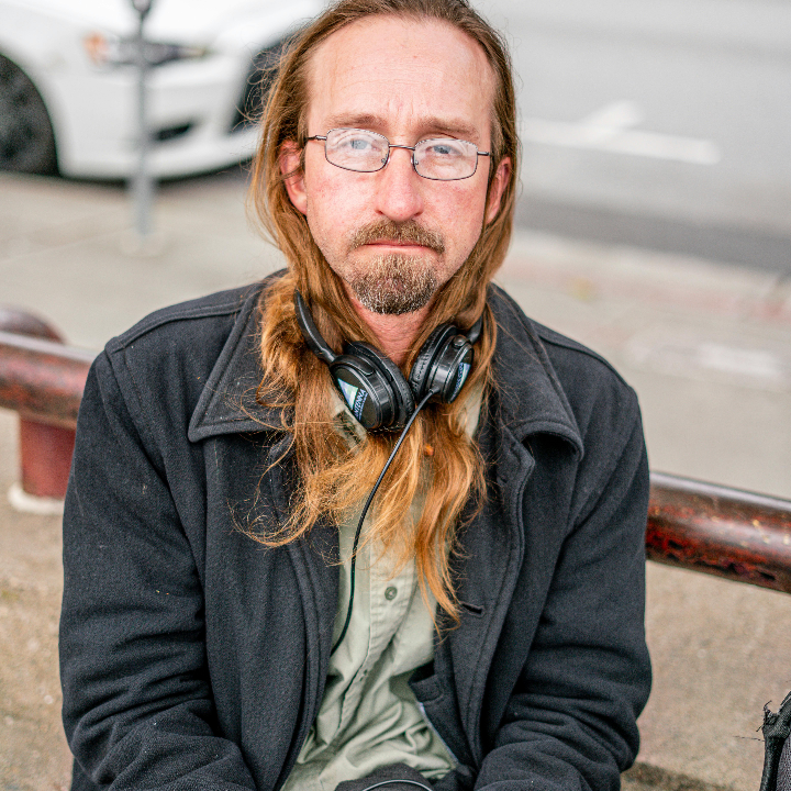 cabellos blancos por que amarillean