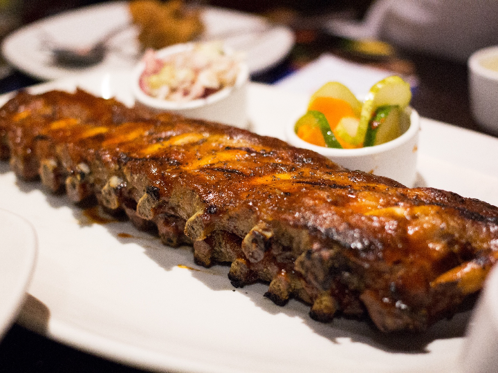 como llevar un pantalon ancho tobillero