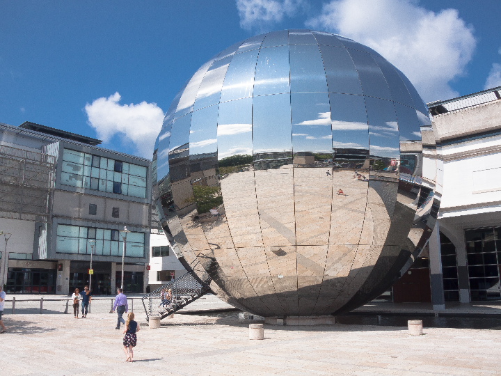 perchero recibidor con estantes espejo blanco brillante ivy