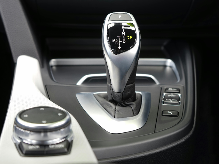 por que el coche se para en marcha cuando esta a gasolina causas y soluciones